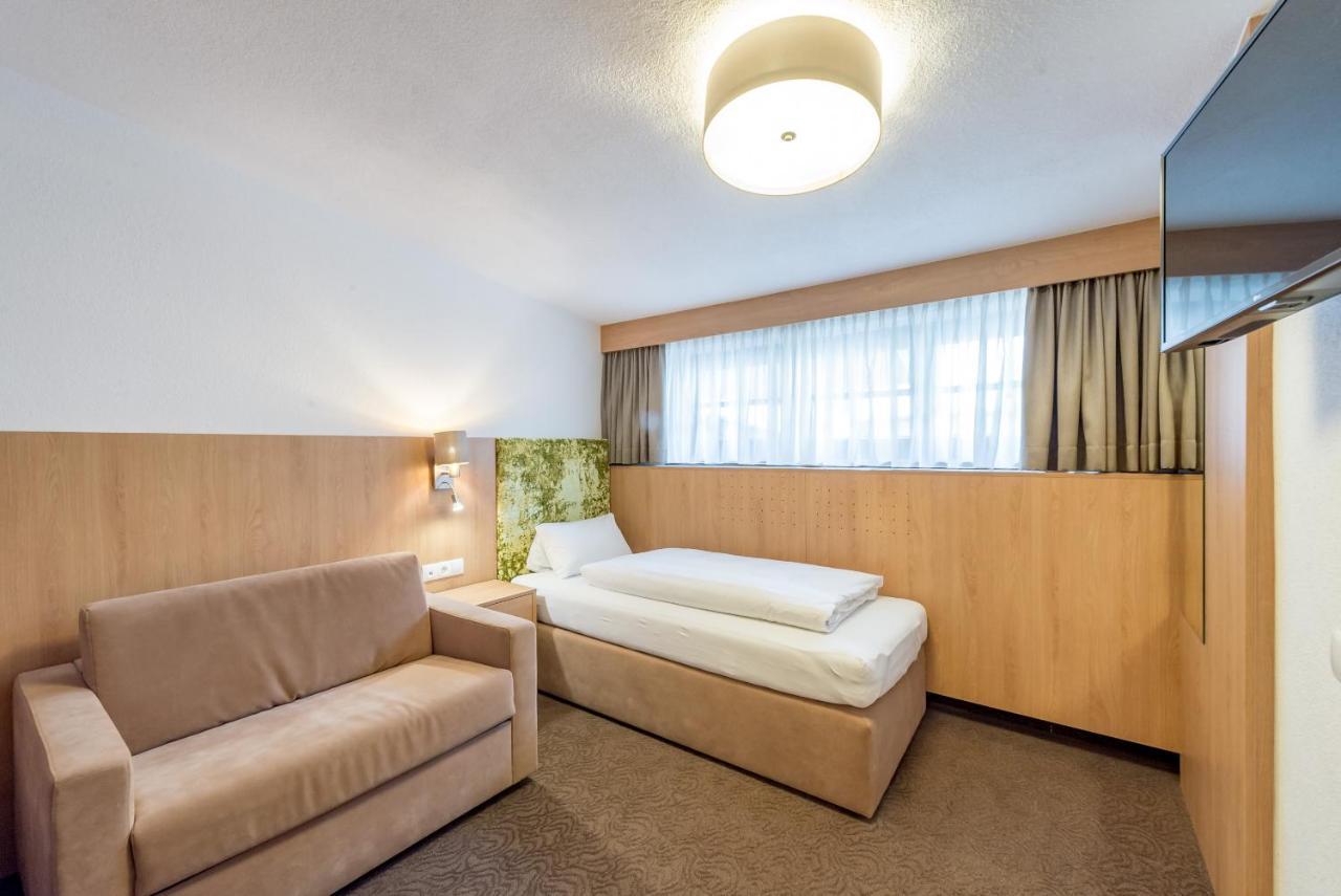 Riders In Hotel Solden Exterior photo