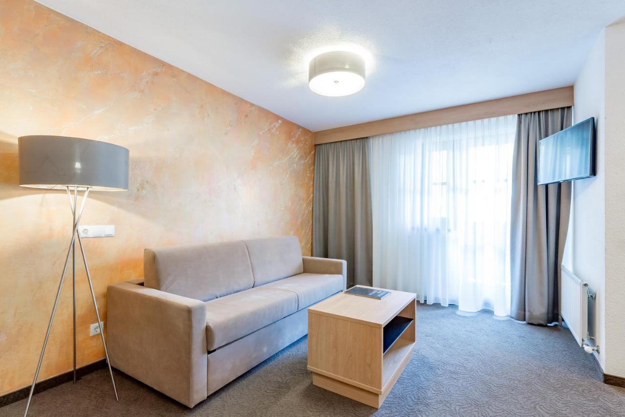 Riders In Hotel Solden Exterior photo