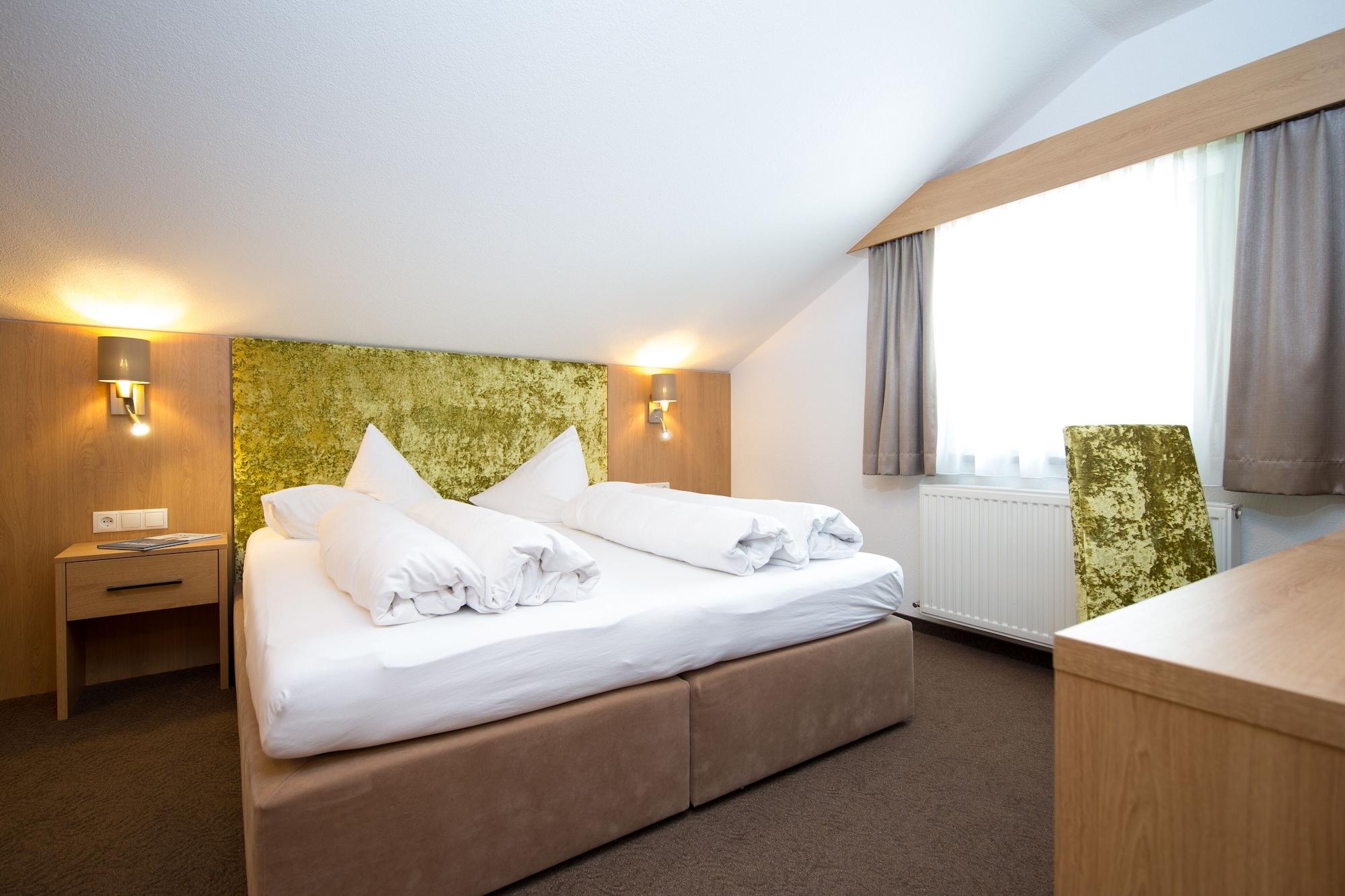Riders In Hotel Solden Exterior photo