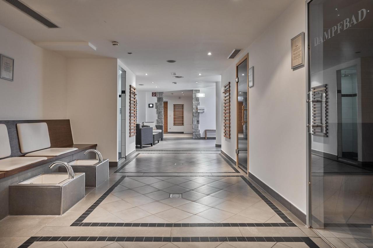 Riders In Hotel Solden Exterior photo