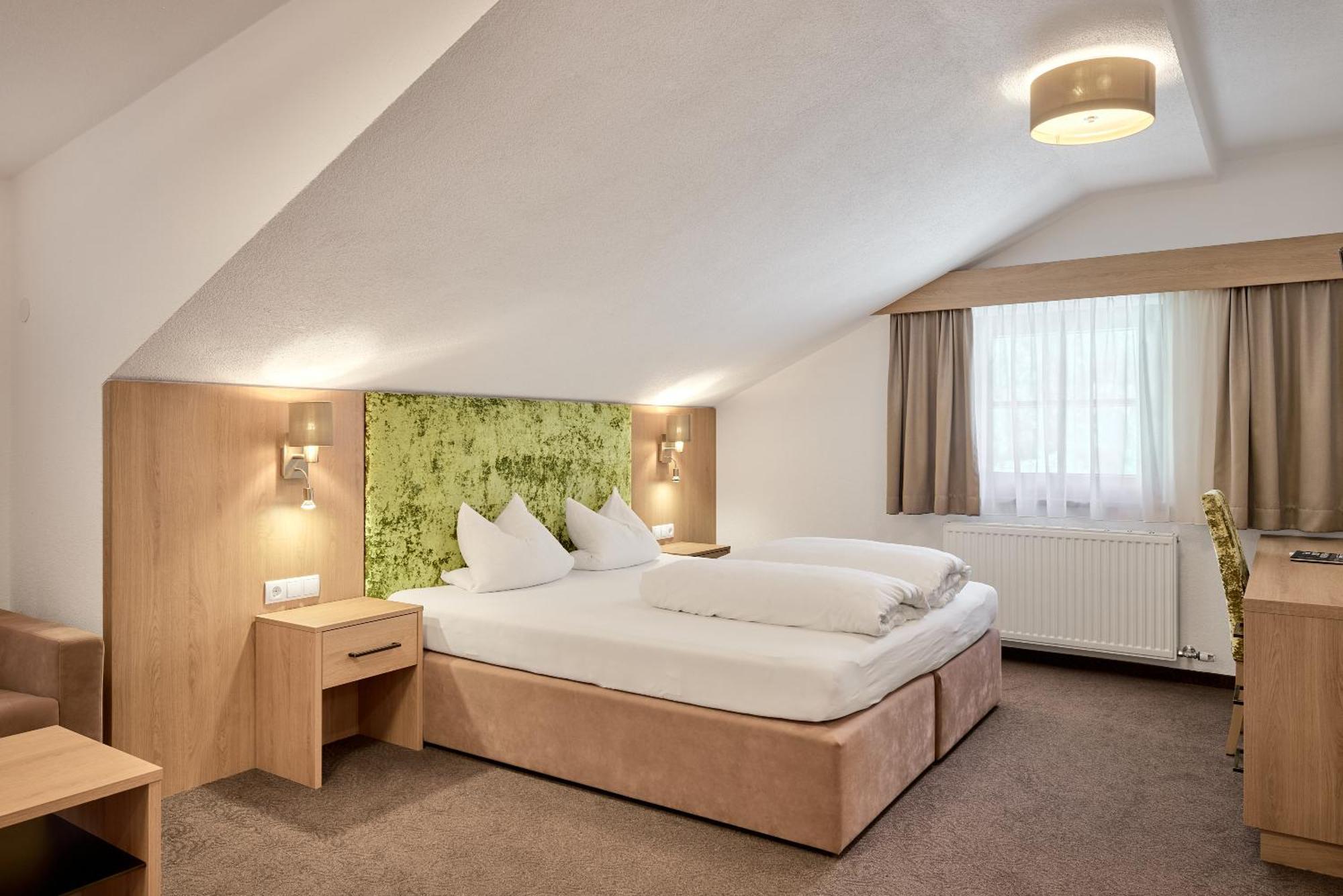 Riders In Hotel Solden Exterior photo