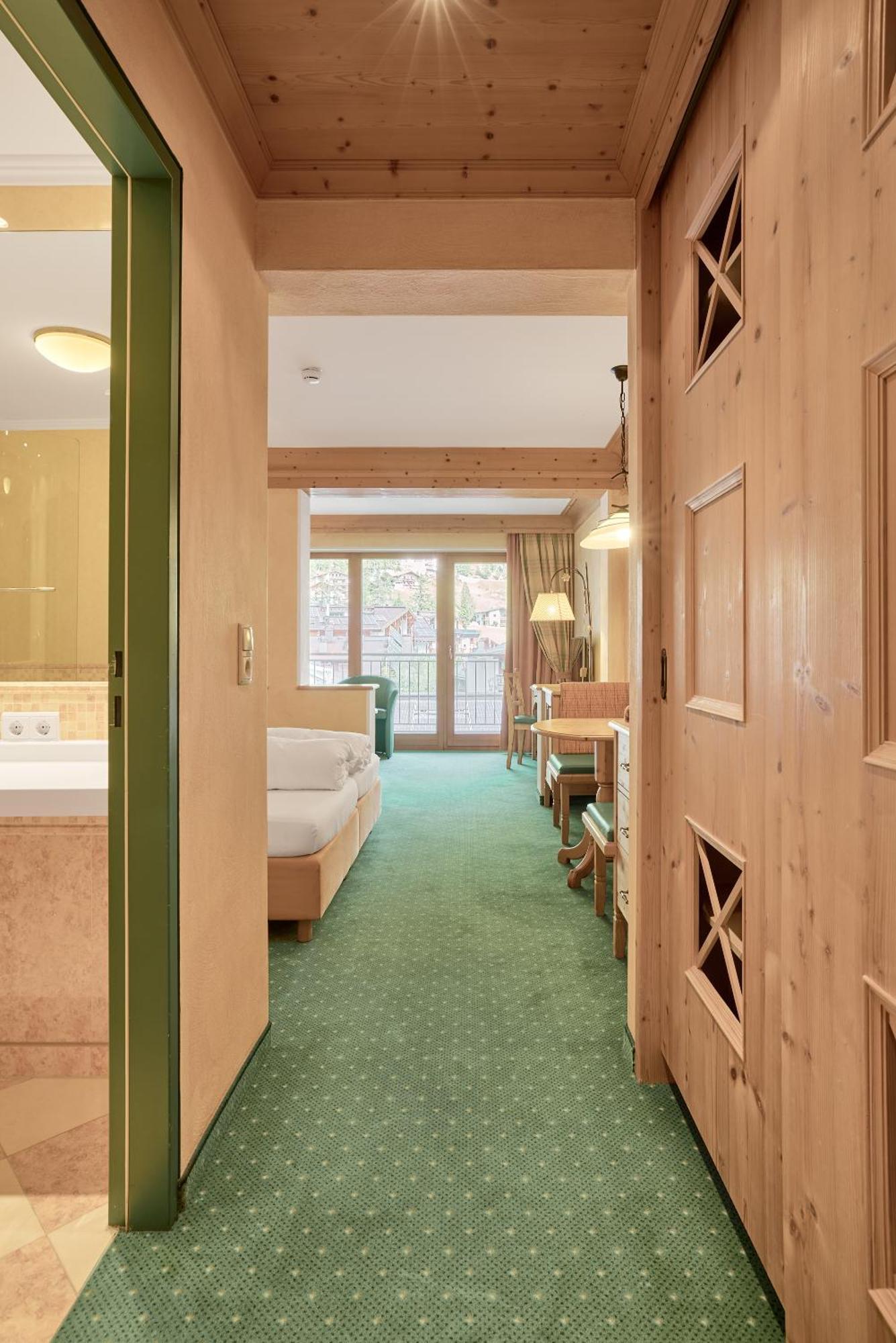 Riders In Hotel Solden Exterior photo