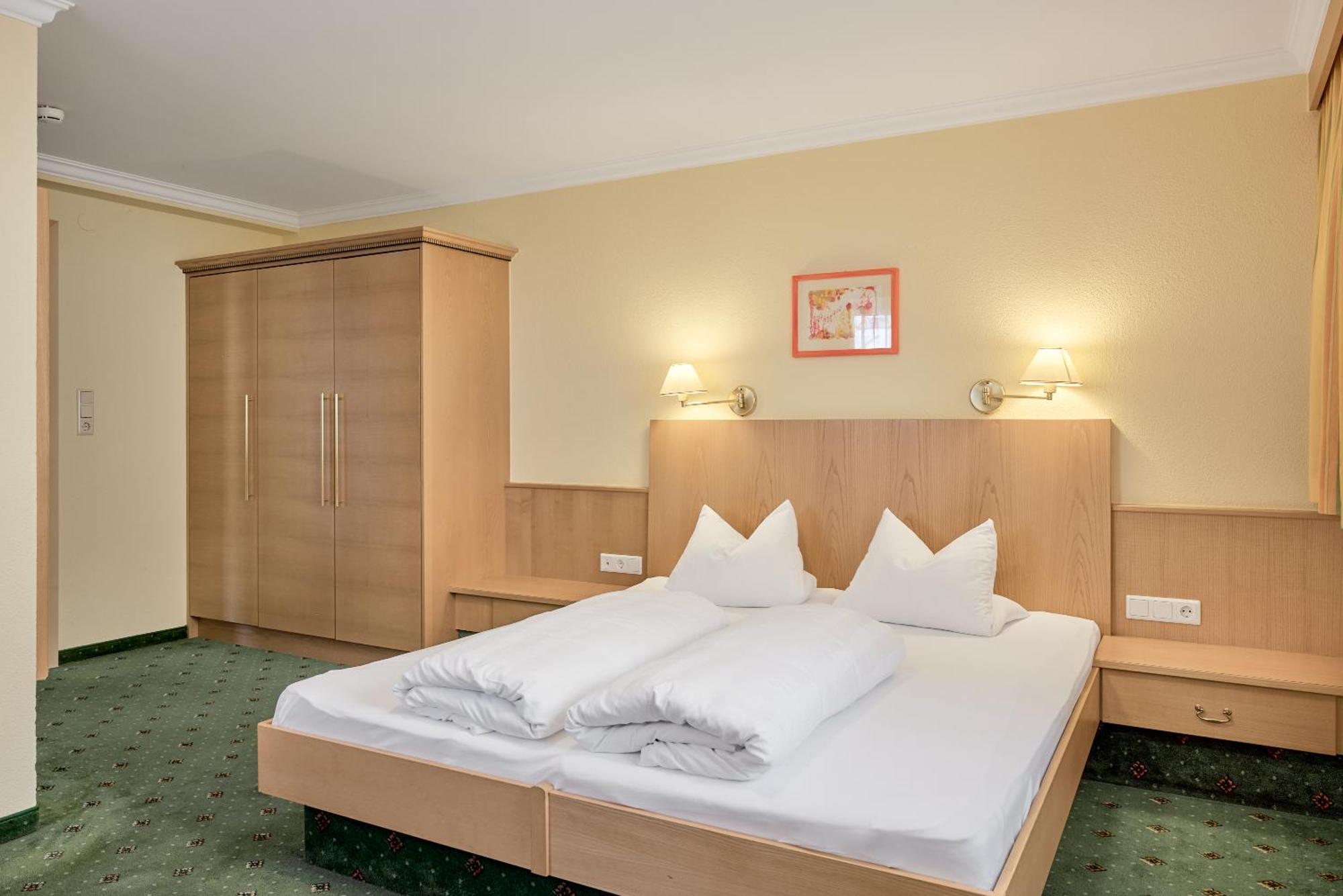 Riders In Hotel Solden Exterior photo
