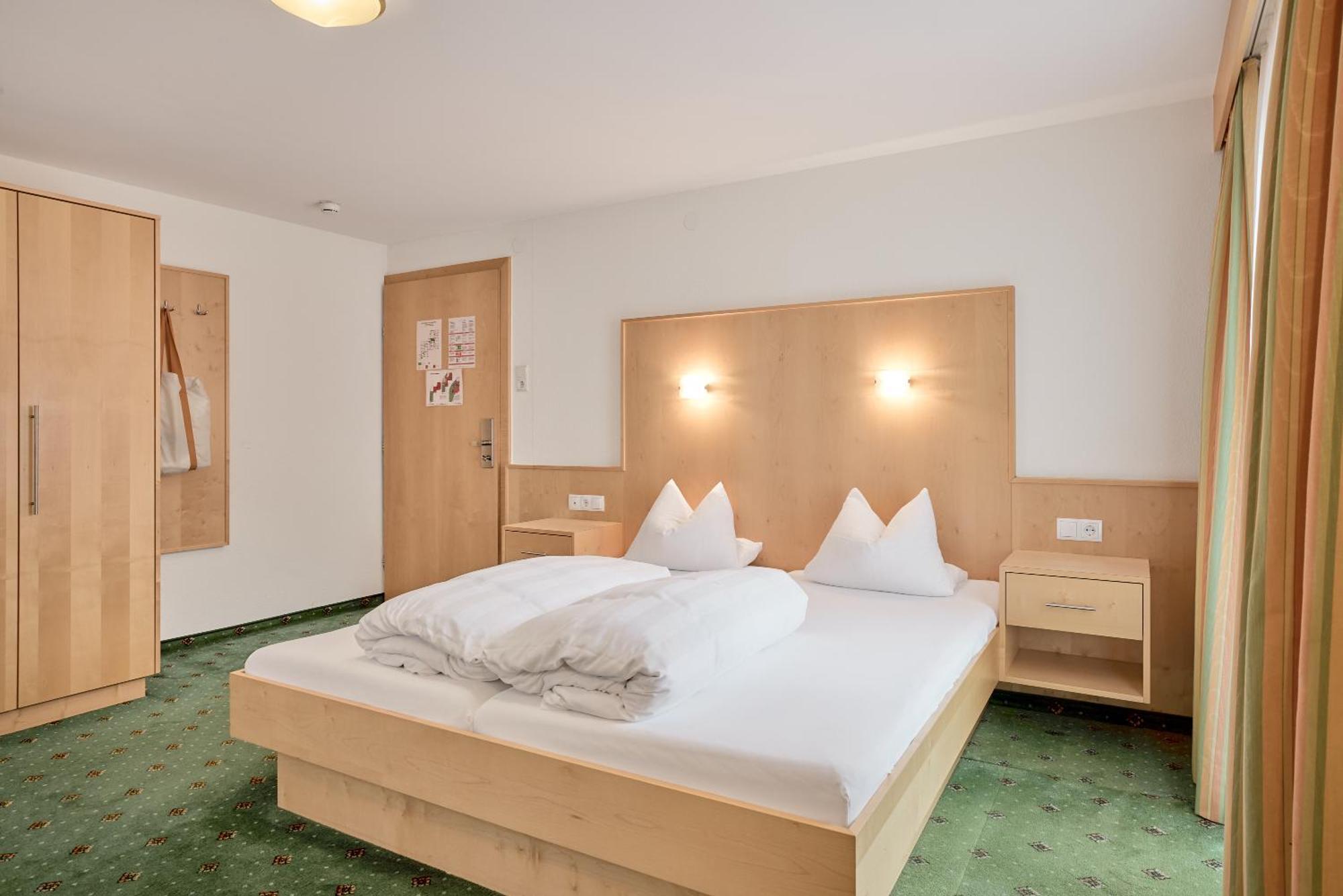 Riders In Hotel Solden Exterior photo