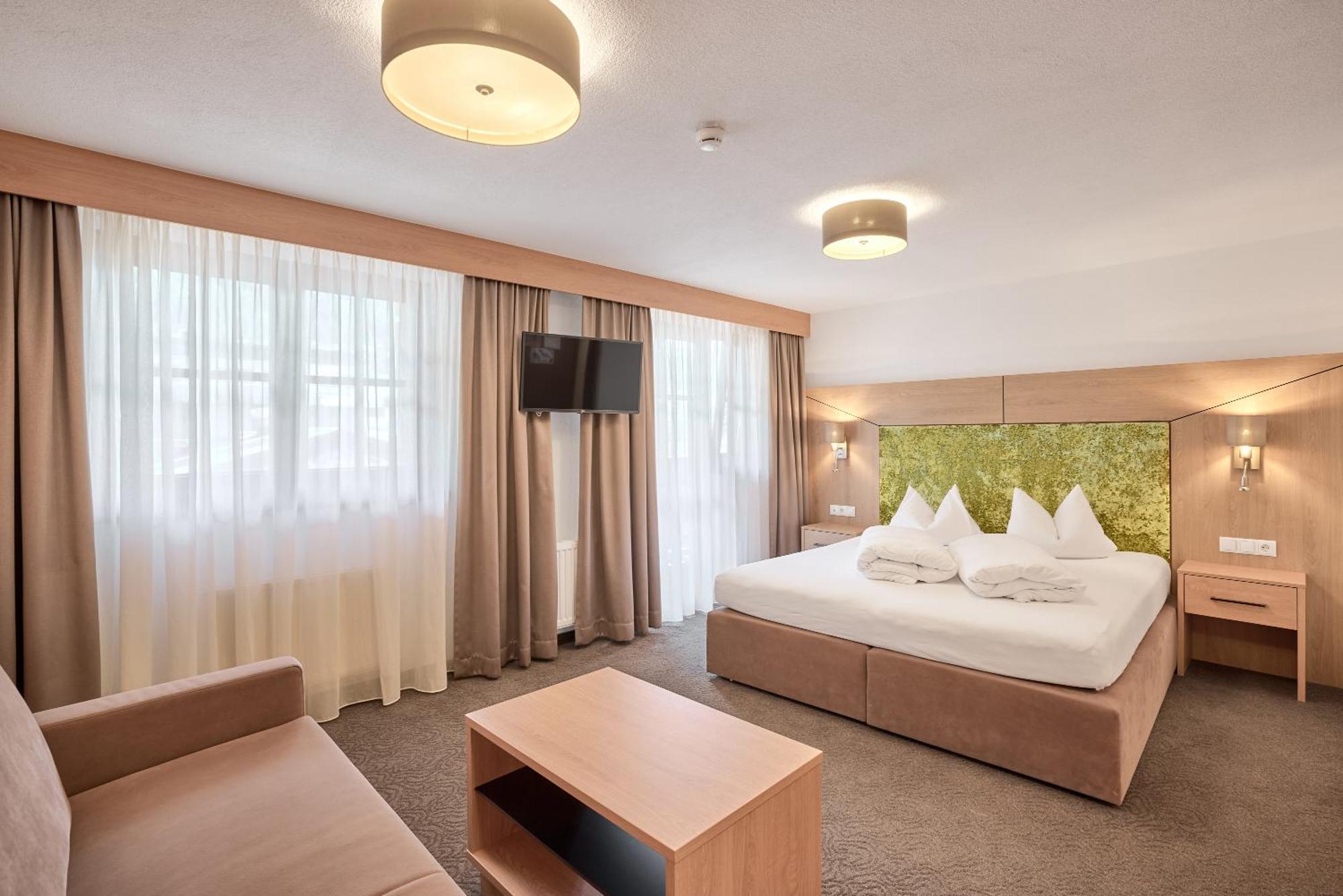 Riders In Hotel Solden Exterior photo