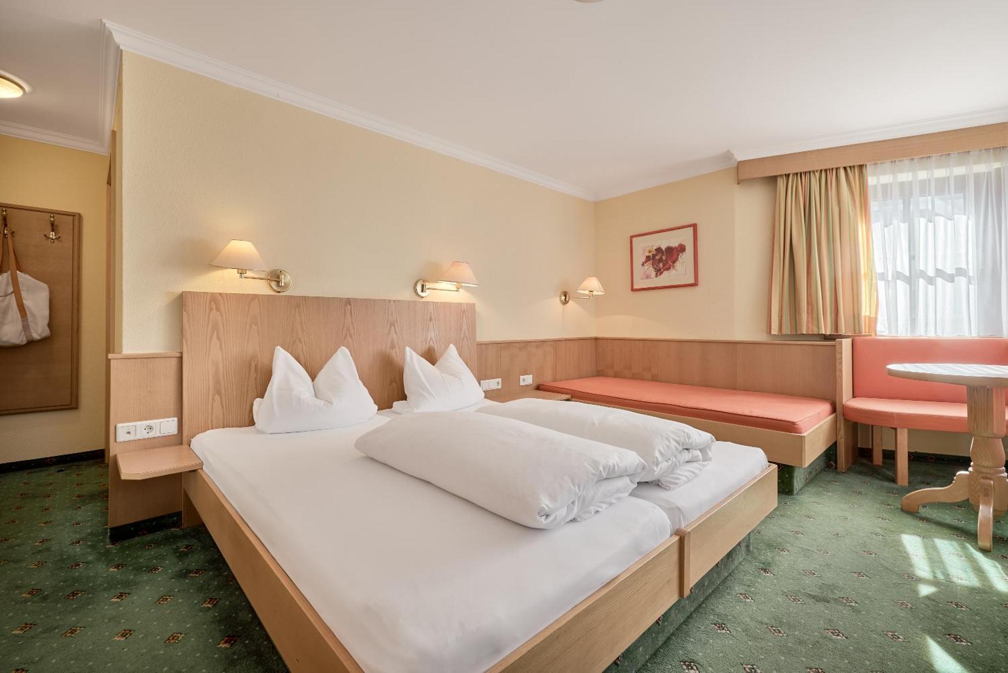 Riders In Hotel Solden Exterior photo