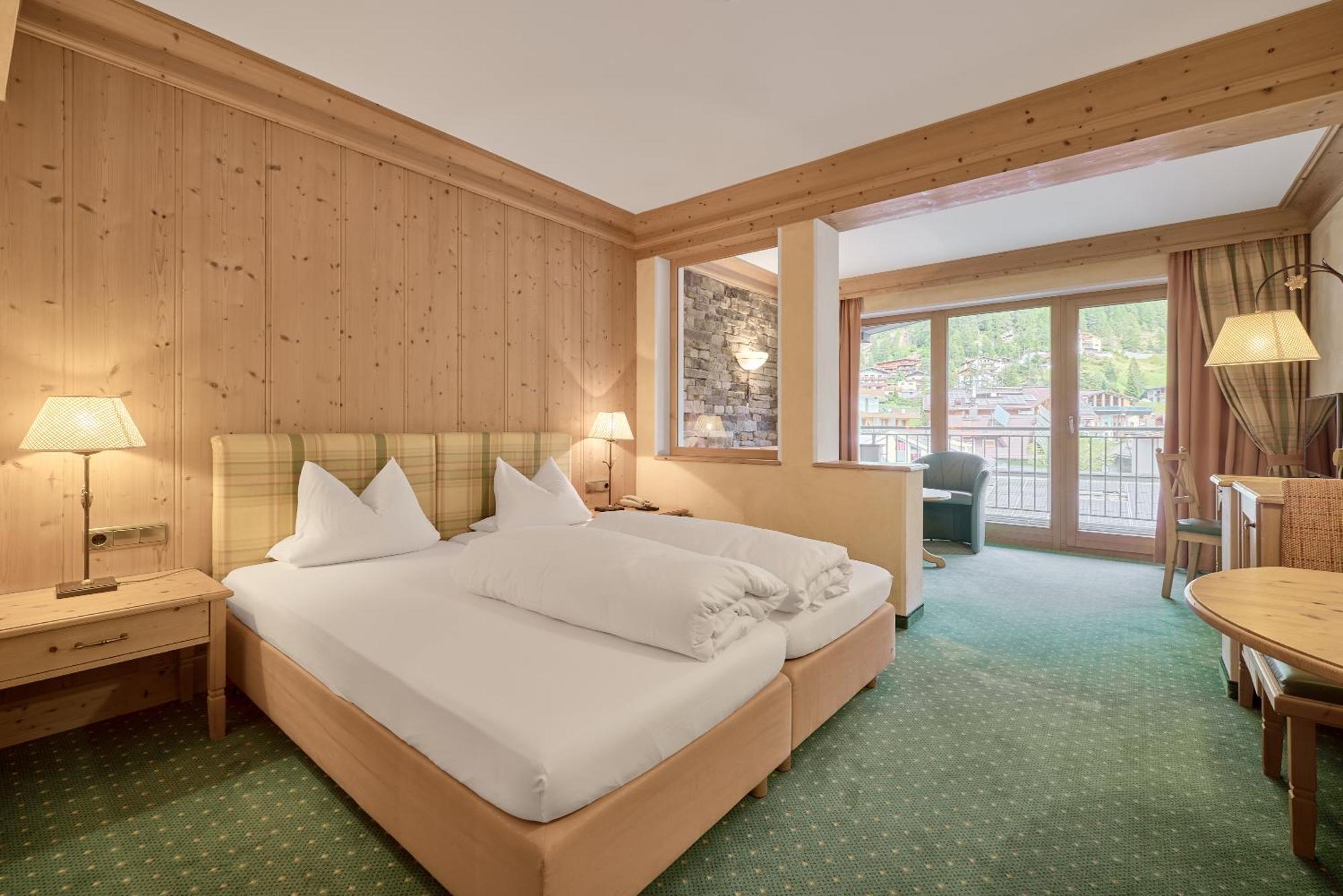 Riders In Hotel Solden Exterior photo